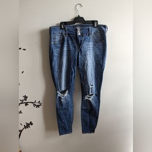 Distressed skinny jeans